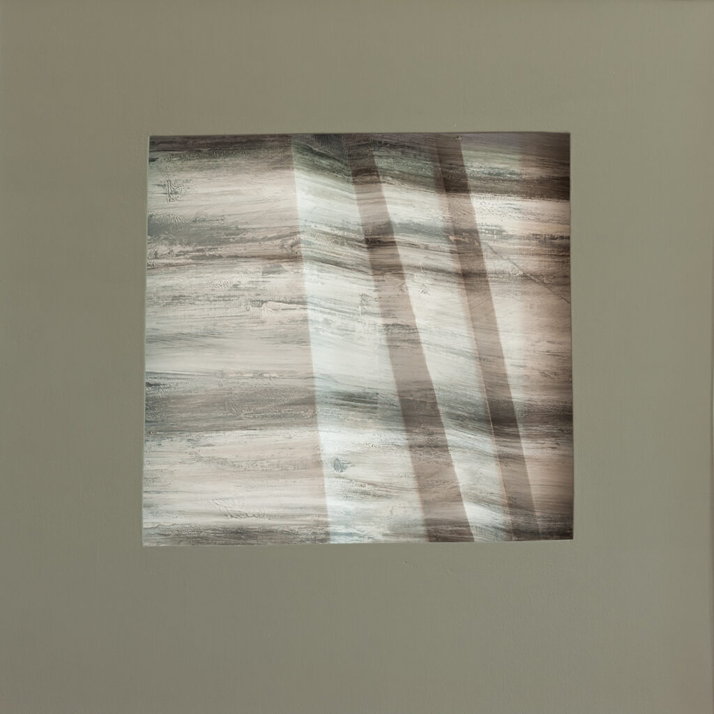 Voyeur 2 – 60 x 60 cm contraxapat i tècnica mixta sobre paper.